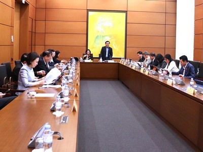 Phiên thảo luận tổ về Dự thảo nghị quyết. 