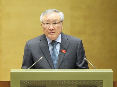 Phó thủ tướng Thường trực Chính phủ Nguyễn Hòa Bình trình bày báo cáo. Ảnh: Duy Linh