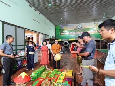 Sản phẩm chè Tân Cương, Thái Nguyên được yêu thích ở cả trong và ngoài nước. Ảnh: Minh Thắng.