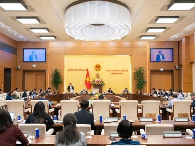 Phiên họp chiều 4/12 của Ủy ban Thường vụ Quốc hội. 