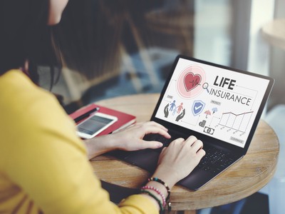 Các công ty bảo hiểm nhân thọ đang cấu trúc lại sản phẩm, nâng cao chất lượng dịch vụ để lấy lại niềm tin của khách hàng