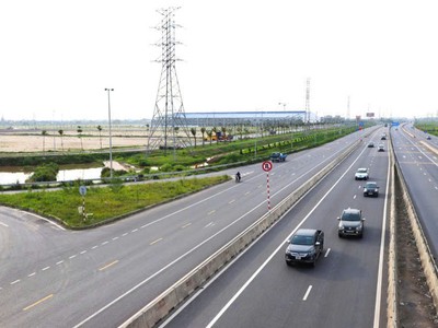 Việc đầu tư hạ tầng giao thông bài bản, cộng với quỹ đất lớn trở thành lợi thế của Hưng Yên trong thu hút đầu tư, phát triển kinh tế - xã hội. Ảnh: Báo Hưng Yên.