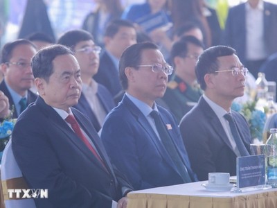 Chủ tịch Quốc hội Trần Thanh Mẫn dự lễ khởi công dự án đầu tư xây dựng trục đại lộ cảnh quan sông Hồng. Ảnh: TTXVN.