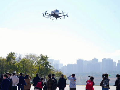 Hai công ty EHang Holdings và Hefei Hey Airlines đã được cấp phép sử dụng máy bay không người lái cung cấp dịch vụ vận chuyển hành khách thương mại, bao gồm cả các tour tham quan thành phố. Ảnh: SCMP 