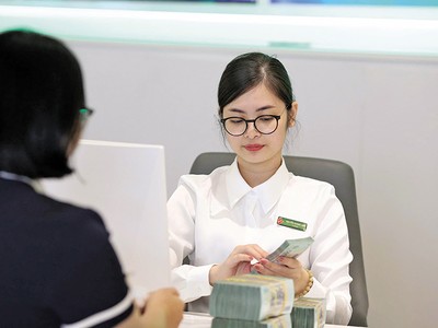 Lãi suất huy động của các ngân hàng đang tăng, nên nhiều khả năng lãi suất cho vay sẽ sớm điều chỉnh tăng. Ảnh: Đức Thanh 