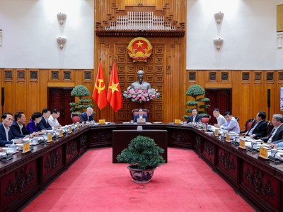 Thủ tướng Phạm Minh Chính chủ trì cuộc họp của Thường trực Chính phủ chiều tối 23/12 - Ảnh: VGP.