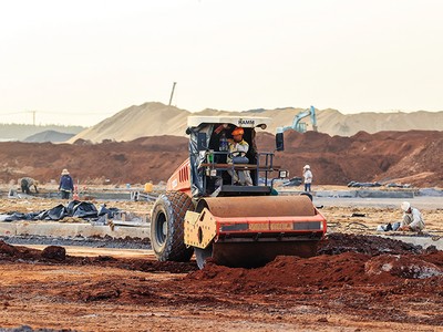 Huy động và sử dụng hiệu quả các nguồn lực đầu tư, nhất là đầu tư công sẽ giúp đạt mục tiêu tăng trưởng 2 con số. Ảnh: Đức Thanh 