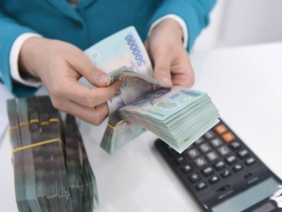 Các ngân hàng đang nâng lãi suất huy động để gia cố thanh khoản