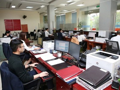 Hoạt động nghiệp vụ tại Kho bạc Nhà nước. Ảnh: An Phu.