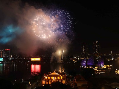 TP.HCM rực sáng pháo hoa đón năm 2026 