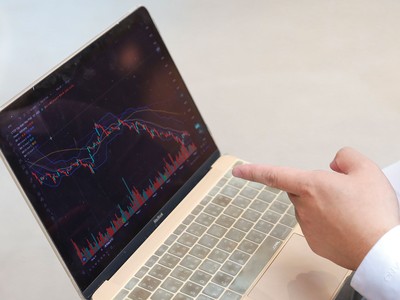 Năm 2026, dòng tiền trên thị trường chứng khoán dự báo tiếp tục phân hóa mạnh, ưu tiên các nhóm ngành có nền tảng cơ bản vững