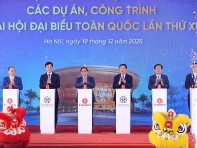 Thủ tướng Chính phủ Phạm Minh Chính cùng các đại biểu thực hiện nghi thức bấm nút khởi công, khánh thành đồng loạt 234 dự án lớn trên cả nước vào ngày 19/12/2025 - Ảnh: VGP