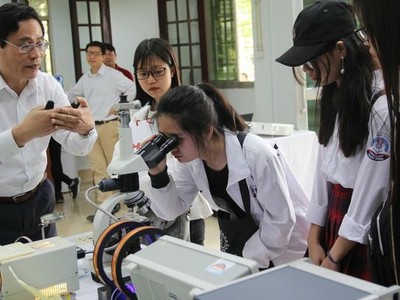 Trong năm 2025, ngành giáo dục và đào tạo có tốc độ tăng trưởng doanh nghiệp thành lập mới mạnh nhất 