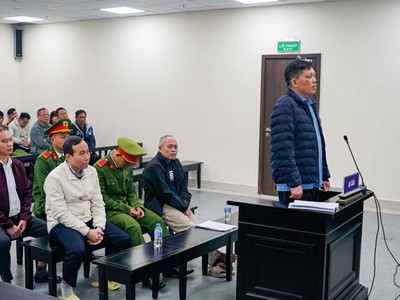 Nhận hối lộ hơn 11 tỷ đồng để "tạo điều kiện" cho doanh nghiệp thông thầu, 2 cựu lãnh đạo Ban Quản lý dự án tỉnh Đắk Lắk bị đề nghị phạt 9-10 năm tù.