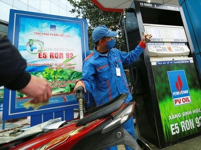 Doanh nghiệp sản xuất xăng sinh học được hoàn thuế. Ảnh minh họa.