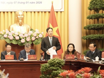 Phó chánh án TAND Tối cao Nguyễn Văn Tiến giới thiệu luật. 