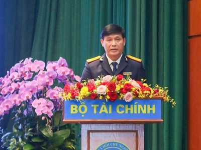 Phó Cục trưởng Cục Thuế Đặng Ngọc Minh báo cáo tại Hội nghị tổng kết công tác năm 2025, triển khai nhiệm vụ năm 2026 ngành Tài chính tổ chức ngày 6/1. Ảnh: Đức Thanh.