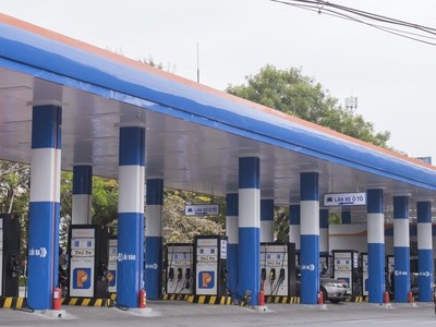 Số lượng thương nhân phân phối xăng dầu từ năm 2026 giảm do một số thương nhân chủ động rời thị trường. 