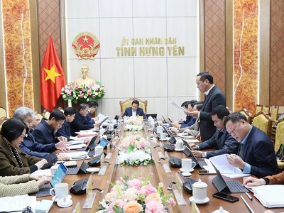 Lãnh đạo Sở Tài chính Hưng Yên trình bày dự thảo kế hoạch tại cuộc họp