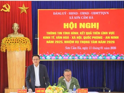 Lãnh đạo xã Sơn Cẩm Hà thông tin về tình hình, kết quả trên lĩnh vực kinh tế, xã hội, quốc phòng an ninh năm 2026 và triển khai nhiệm vụ trọng tâm năm 2026. 