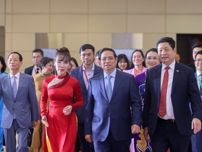 Thủ tướng Chính phủ Phạm Minh Chính tới dự chương trình Mô hình Toàn cảnh Kinh tế tư nhân lần thứ nhất - Ảnh: VGP.