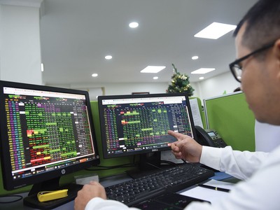 Chiến lược đầu tư năm 2026 cần hướng tới sự hài hòa giữa an toàn và tăng trưởng, với trọng tâm là các cổ phiếu đầu ngành