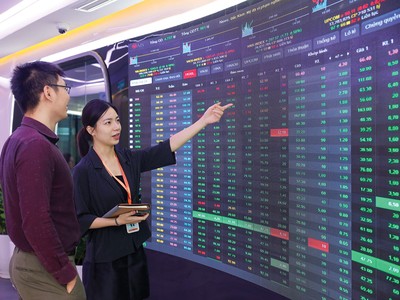 Vai trò là kênh dẫn vốn trung và dài hạn của thị trường chứng khoán cần được phát huy mạnh mẽ hơn nữa