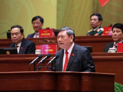 Phó Chủ nhiệm Thường trực Ủy ban Kiểm tra Trung ương Trần Văn Rón trình bày tham luận - Ảnh: TTXVN. 