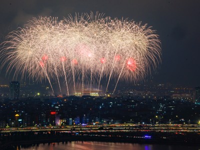 Từ Phú Quốc, Đà Nẵng, Sun Group mang cả bầu trời pháo hoa đỉnh cao ra Thủ đô