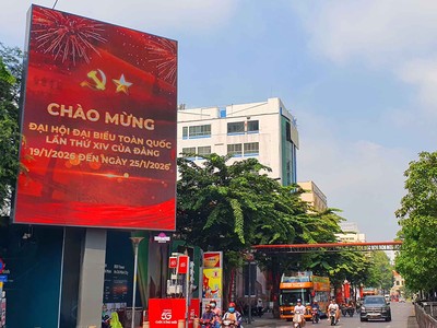 Chương trình nghệ thuật “Ánh sáng niềm tin và khát vọng” nhằm khơi dậy niềm tin, khát vọng phát triển đất nước trong giai đoạn mới. Ảnh: Lê Toàn.