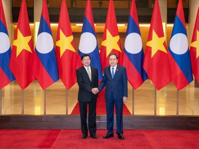  Chủ tịch Quốc hội Trần Thanh Mẫn hội kiến Tổng Bí thư, Chủ tịch nước Lào Thongloun Sisoulith nhân dịp sang thăm cấp Nhà nước đến Việt Nam.