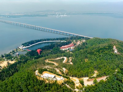 Vị trí thực hiện dự án nằm liền kề Khu du lịch Cửa Biển (Seagate) do Công ty TNHH Dịch vụ du lịch Quốc Thắng làm chủ đầu tư. Ảnh: Dũng Nhân. 