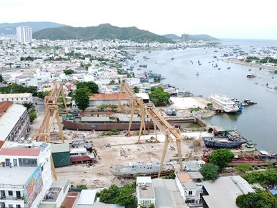 Công ty TNHH MTV Đóng tàu Nha Trang nợ hàng chục tỷ đồng tiền bảo hiểm xã hội. Ảnh: K.N 