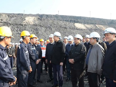 Tổng Bí thư Tô Lâm thăm, động viên, chúc Tết công nhân ngành than 