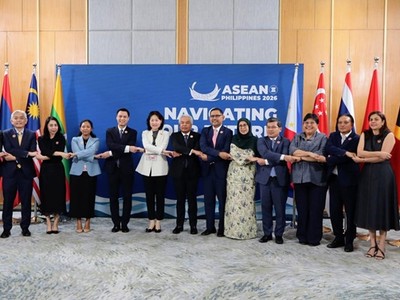 Các đại biểu tham dự cuộc họp.