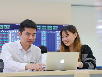 Tìm cơ hội với nhóm cổ phiếu chứng khoán