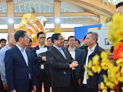 Thủ tướng dự tổng duyệt khai mạc Hội chợ mùa Xuân 2026 