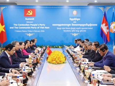 Bộ Chính trị Đảng Cộng sản Việt Nam gặp Ban Thường vụ Đảng Nhân dân Campuchia 