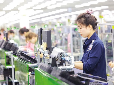Năm 2026, dự báo thu hút FDI vẫn tích cực. Trong ảnh: Sản xuất tại Samsung - một trong những nhà đầu tư lớn tại Việt Nam. Ảnh: Đức Thanh 