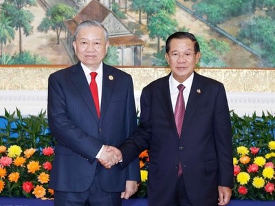 Tổng Bí thư Tô Lâm và Chủ tịch Đảng Nhân dân Campuchia Hun Sen. (Ảnh: TTXVN)