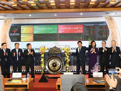 Bộ trưởng Nguyễn Văn Thắng đánh cồng khai trương phiên giao dịch chứng khoán đầu năm 2026