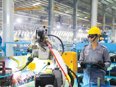 Đầu tư vào công nghệ và tự động hóa không phải để thay thế con người, mà để người lao động làm việc hiệu quả hơn và có thu nhập tốt hơn