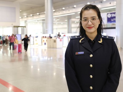 Hải quan Tân Sơn Nhất căng mình giữ nhịp xuất nhập cảnh, hàng hóa dịp Tết 