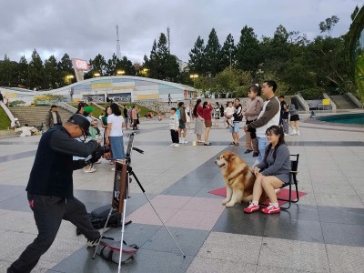 Lâm Đồng hướng tới xây dựng môi trường du lịch bền vững, an toàn, văn minh, thân thiện. Trong ảnh là du khách tham quan du lịch tại Quảng trường Lâm Viên, tỉnh Lâm Đồng. Ảnh: T.X 