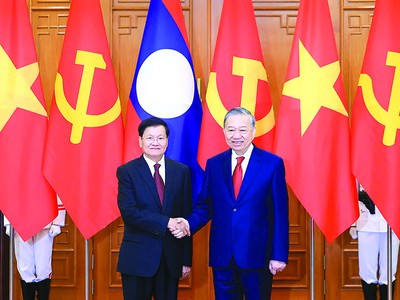 Tổng Bí thư Tô Lâm và Tổng Bí thư, Chủ tịch nước Lào Thongloun Sisoulith chụp ảnh chung trước khi tiến hành hội đàm nhân chuyến thăm cấp Nhà nước của Tổng Bí thư, Chủ tịch nước Lào tới Việt Nam vào tháng 1/2026. Ảnh: Đức Thanh 