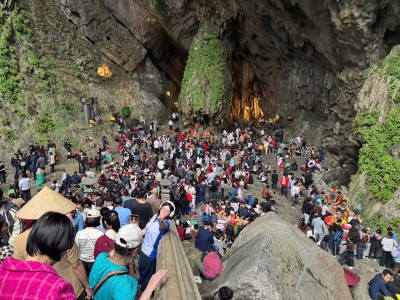 Hai ngày đầu năm Bính Ngọ 2026, khoảng 25.000 lượt khách trẩy hội Chùa Hương 