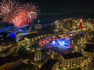 Các hoạt động vui chơi, giải trí về đêm tại Nam Phú Quốc được ví như “thỏi nam châm” hút khách tới đảo Ngọc. Ảnh: Ánh Dương.