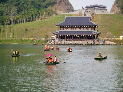 Du lịch Ninh Bình đón hơn 2,3 triệu lượt khách dịp Tết Bính Ngọ, đứng thứ 2 cả nước 