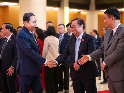 Chủ tịch Quốc hội Trần Thanh Mẫn và các lãnh đạo Quốc hội tại buổi gặp mặt nhân ngày làm việc đầu tiên của năm mới Bính Ngọ 2026 - Ảnh: Quochoi.vn. 