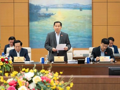 Tổng Thư ký Quốc hội, Chủ nhiệm Văn phòng Quốc hội, Chánh Văn phòng Hội đồng Bầu cử quốc gia Lê Quang Mạnh trình bày báo cáo - Ảnh: PT. 